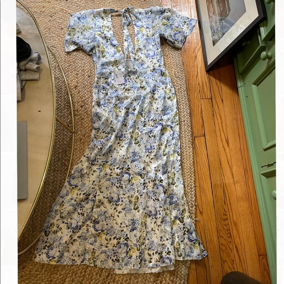 Les Reveries Dresses & Skirts - NWT!!! Les Reveries 8 Floral Dress